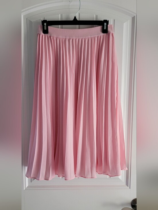 Kate Kasin Dresses & Skirts - Soft Pink Pleated Midi Skirt with Elastic Waistband